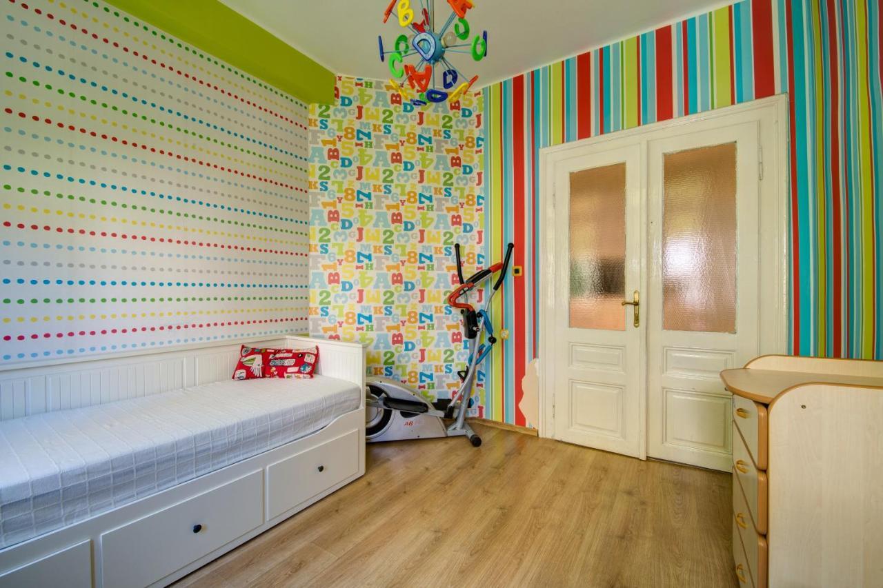 Apartment 65 - Airy Aprt At Top Center София Екстериор снимка